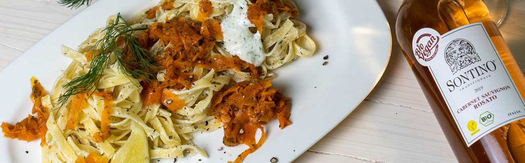Pasta mit Möhrenlachs in Meerrettichcreme - veganes Gericht mit passender Weinempfehlung